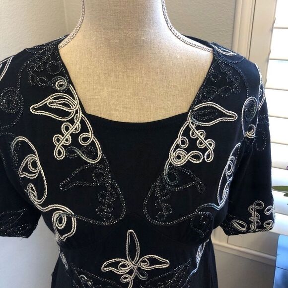 LAUREN MICHELLE V-neck Pullover Embroidered Tunic - Picture 2 of 6